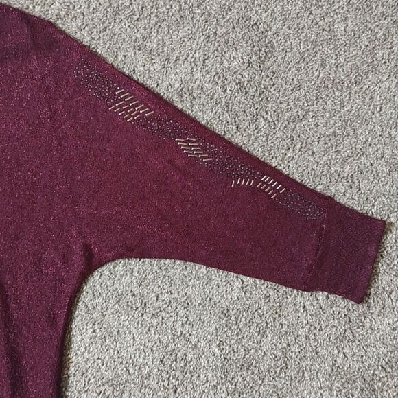 Cleo Size Medium Petite Women's Cold Shoulder Top - Picture 3 of 9